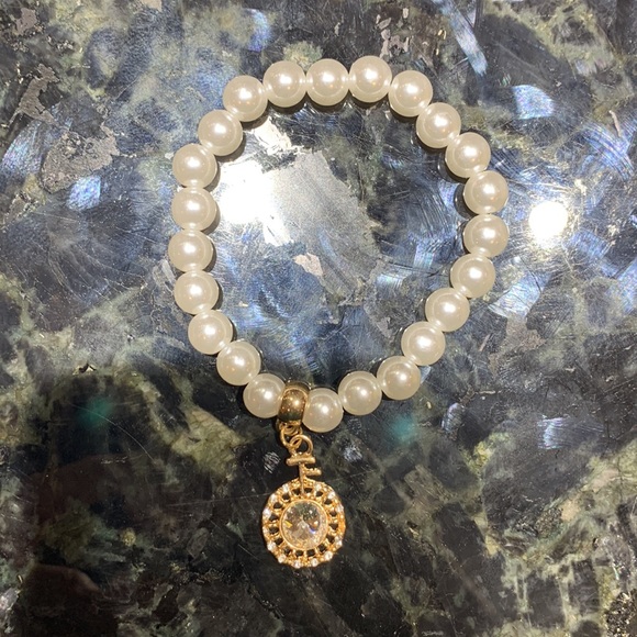 NWOT Pearls bracelet with diamond pendant - Picture 2 of 4